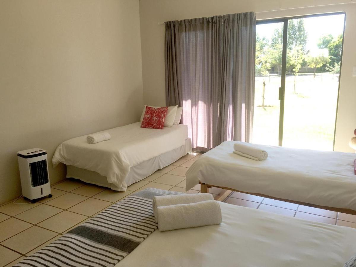 Little Farms Hotel Colesberg Bagian luar foto