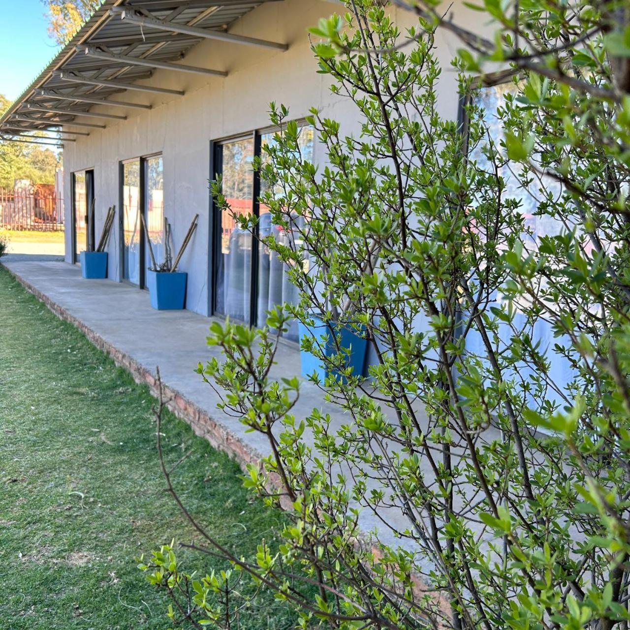 Little Farms Hotel Colesberg Bagian luar foto